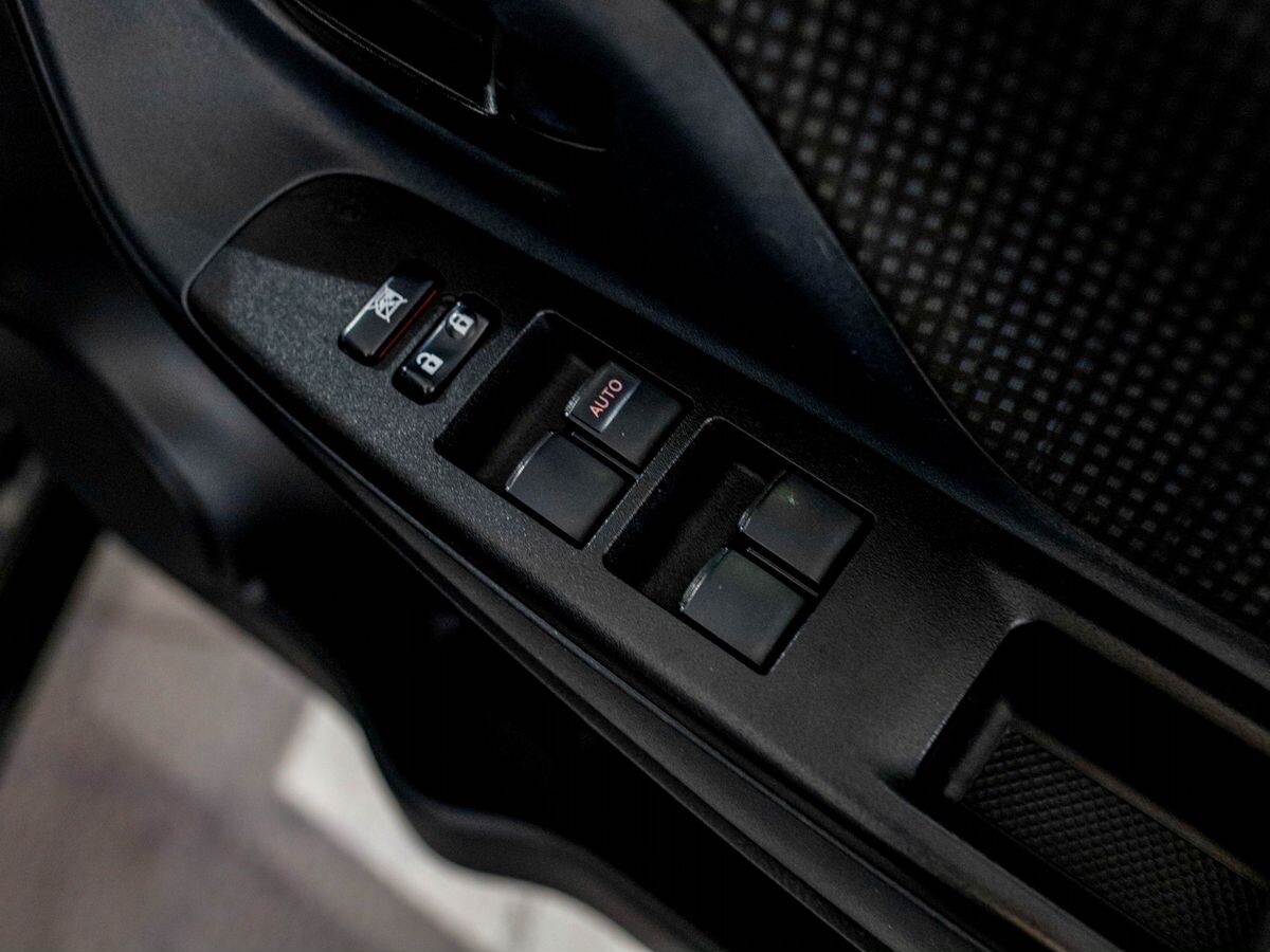 Toyota Vitz 2017 - фото автомобиля