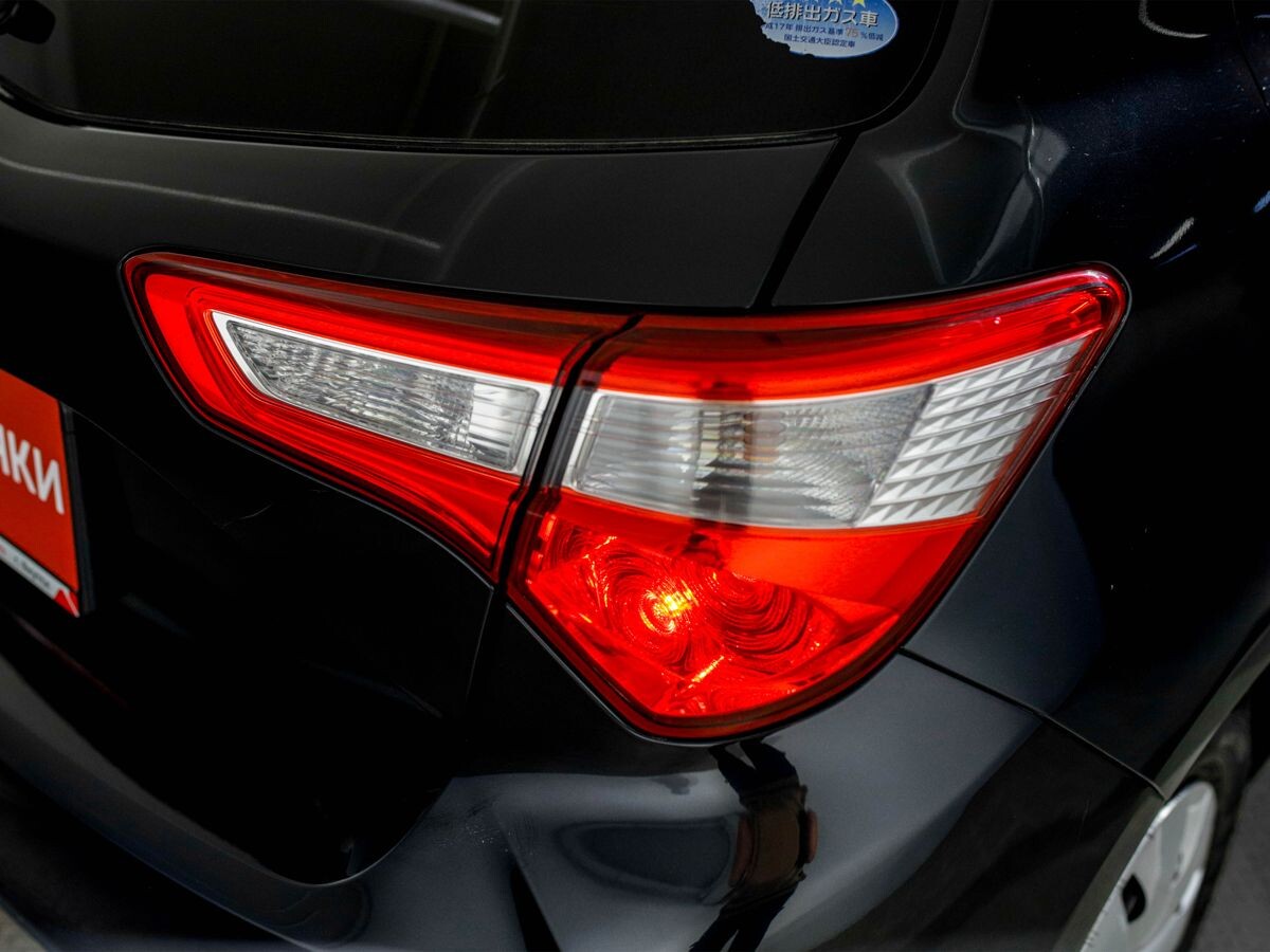 Toyota Vitz 2017 - фото автомобиля