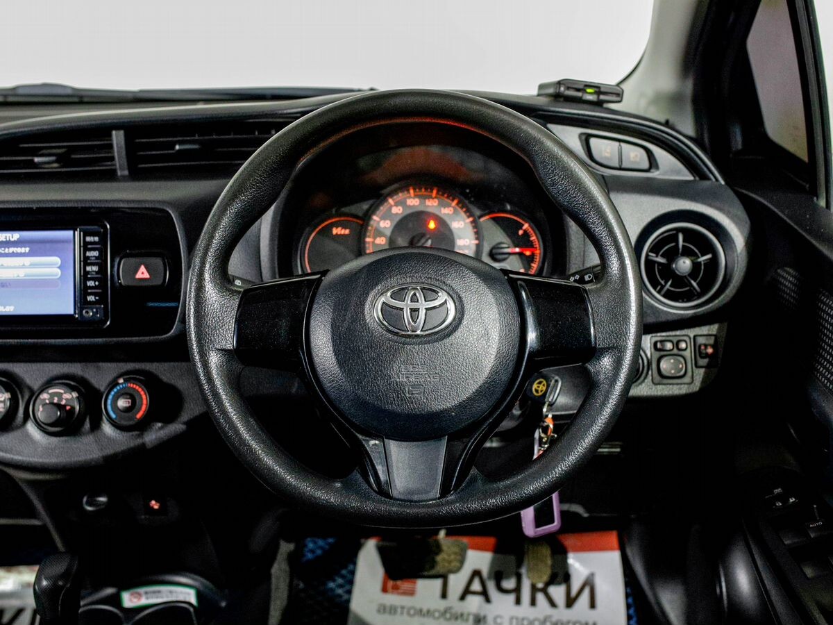 Toyota Vitz 2017 - фото автомобиля