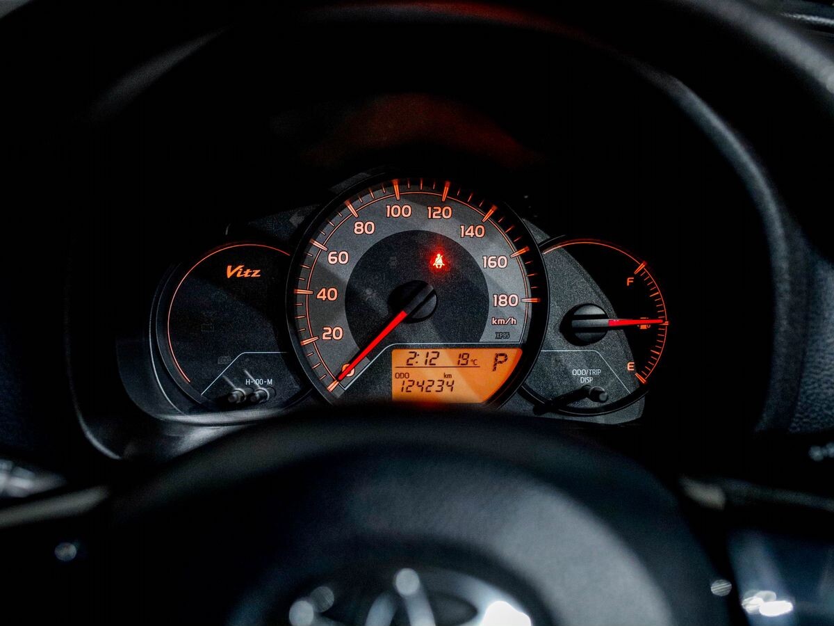 Toyota Vitz 2017 - фото автомобиля