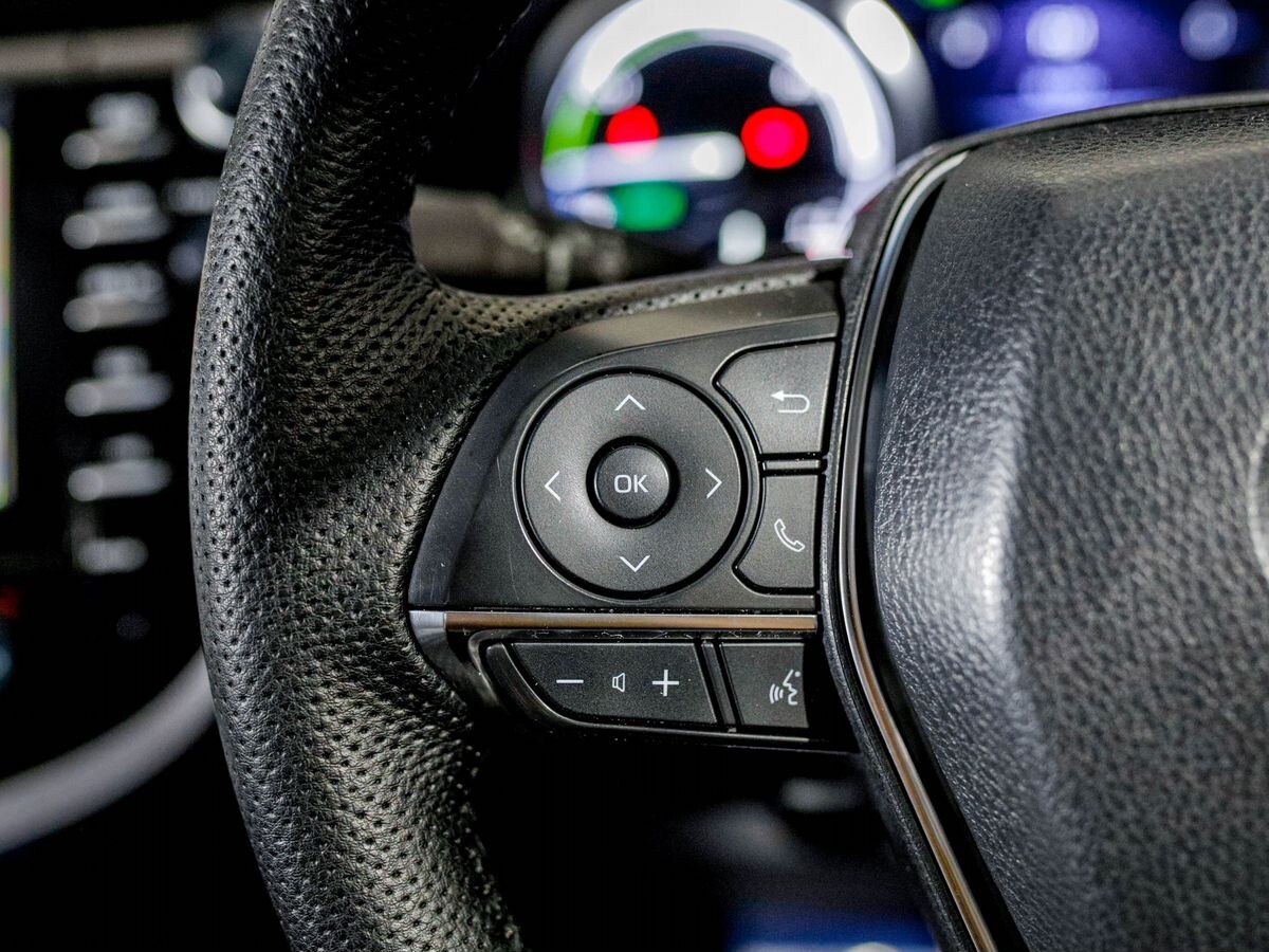 Toyota Camry 2019 - фото автомобиля