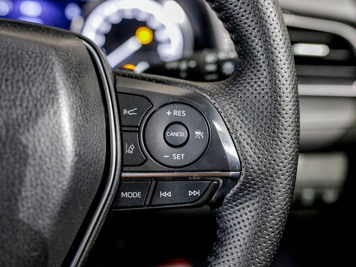 Toyota Camry 2019 - фото автомобиля
