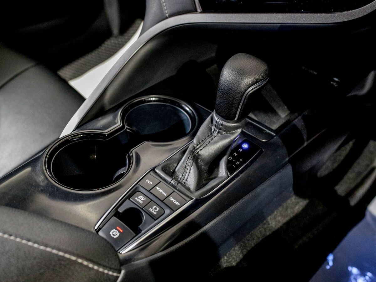Toyota Camry 2019 - фото автомобиля