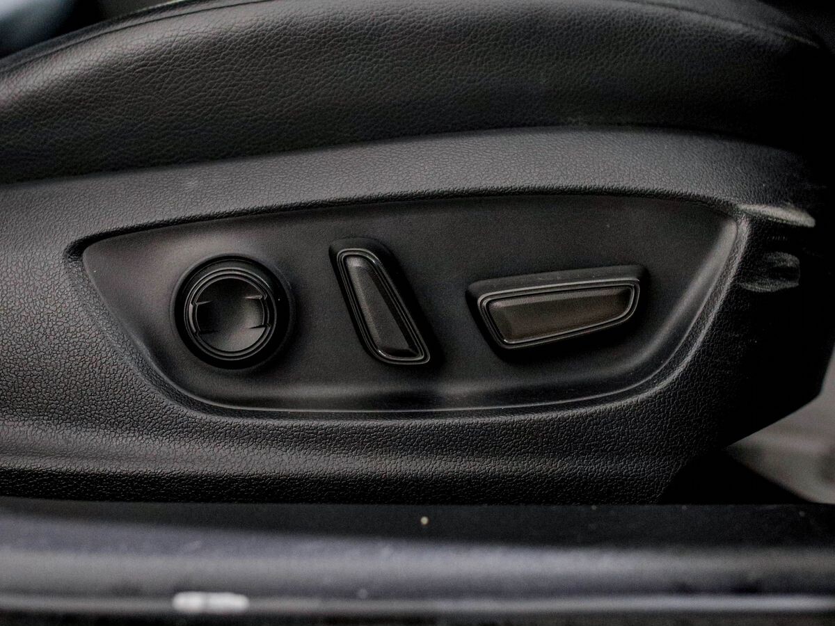 Toyota Camry 2019 - фото автомобиля