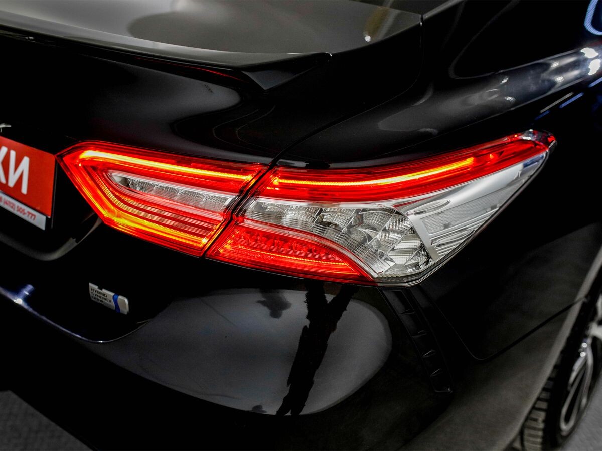 Toyota Camry 2019 - фото автомобиля