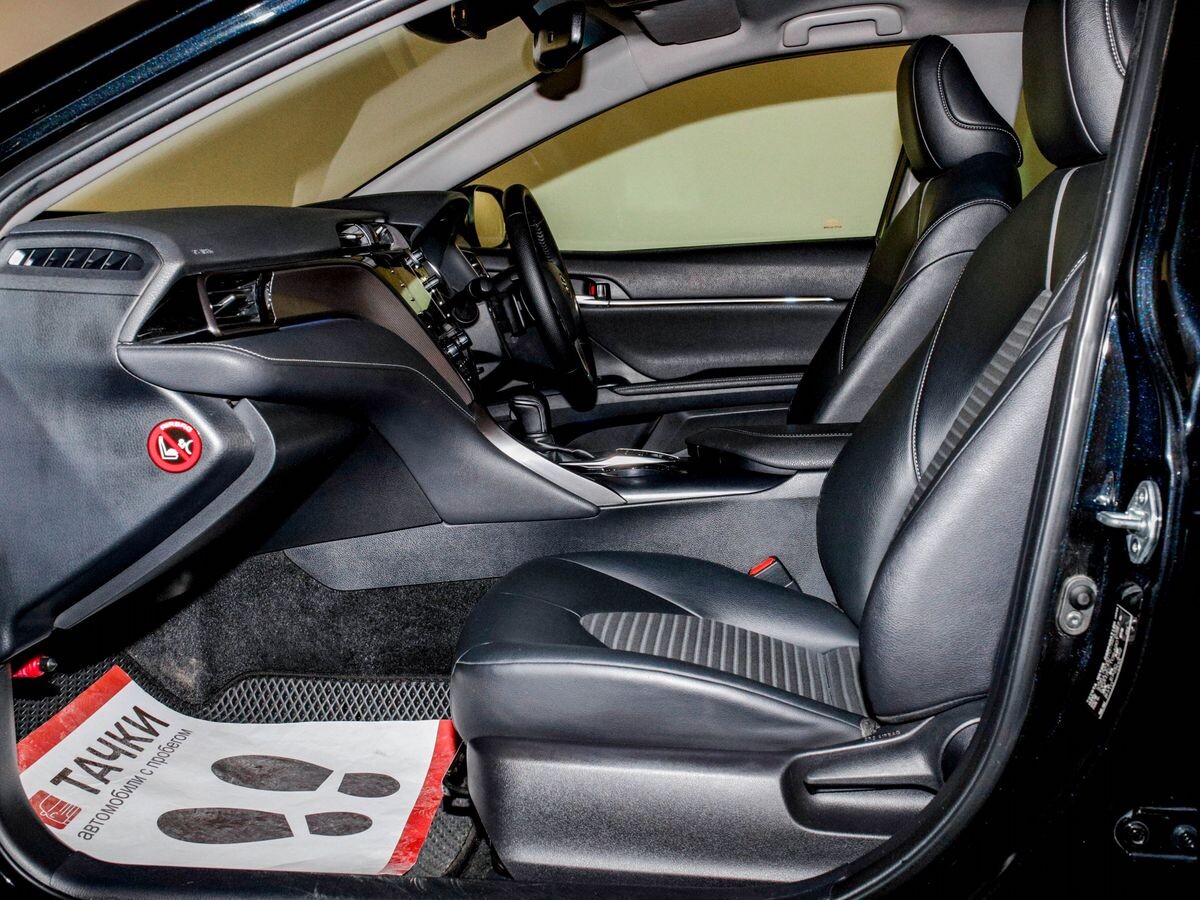 Toyota Camry 2019 - фото автомобиля