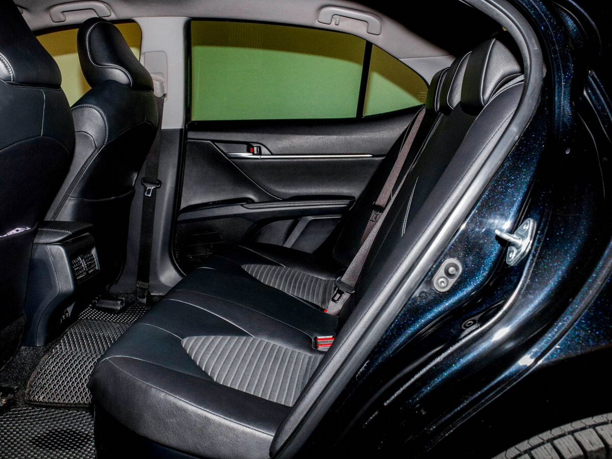 Toyota Camry 2019 - фото автомобиля