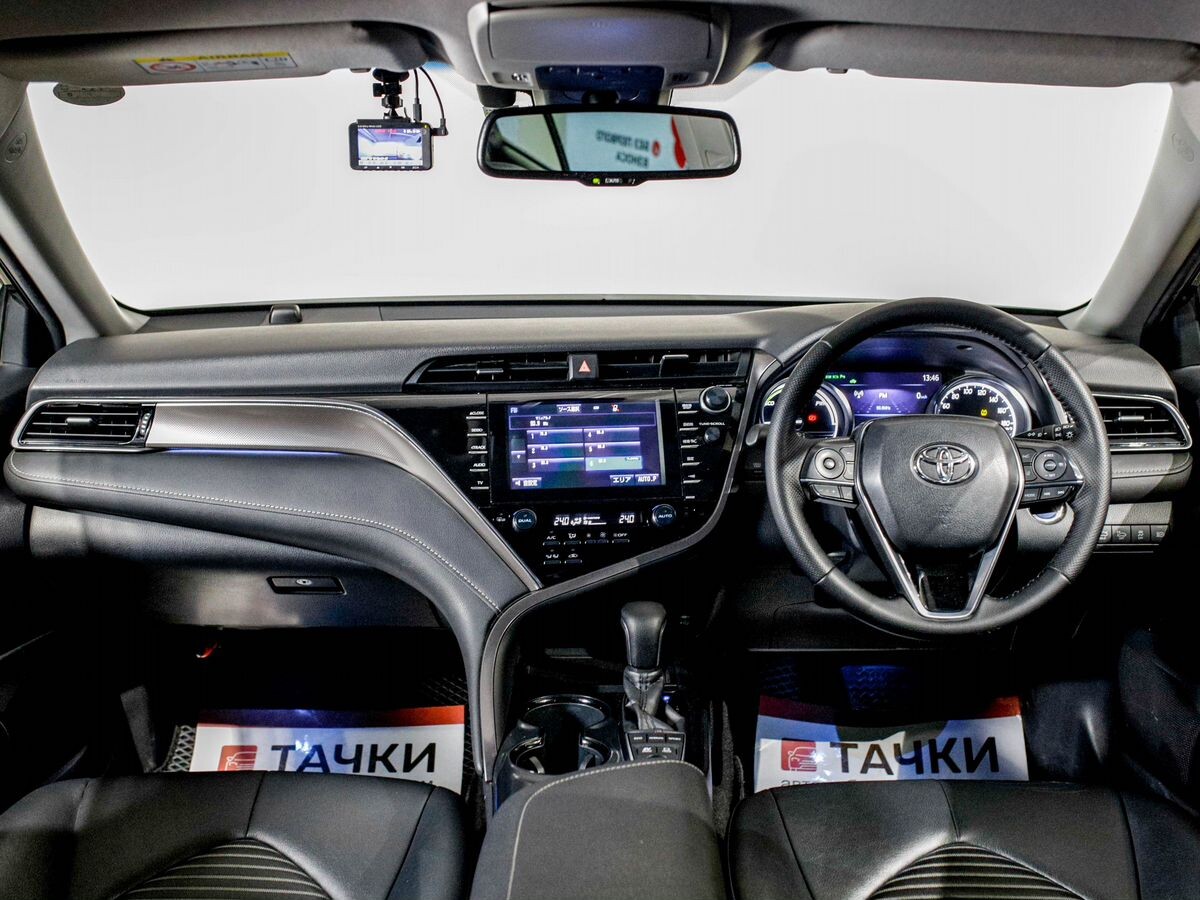 Toyota Camry 2019 - фото автомобиля