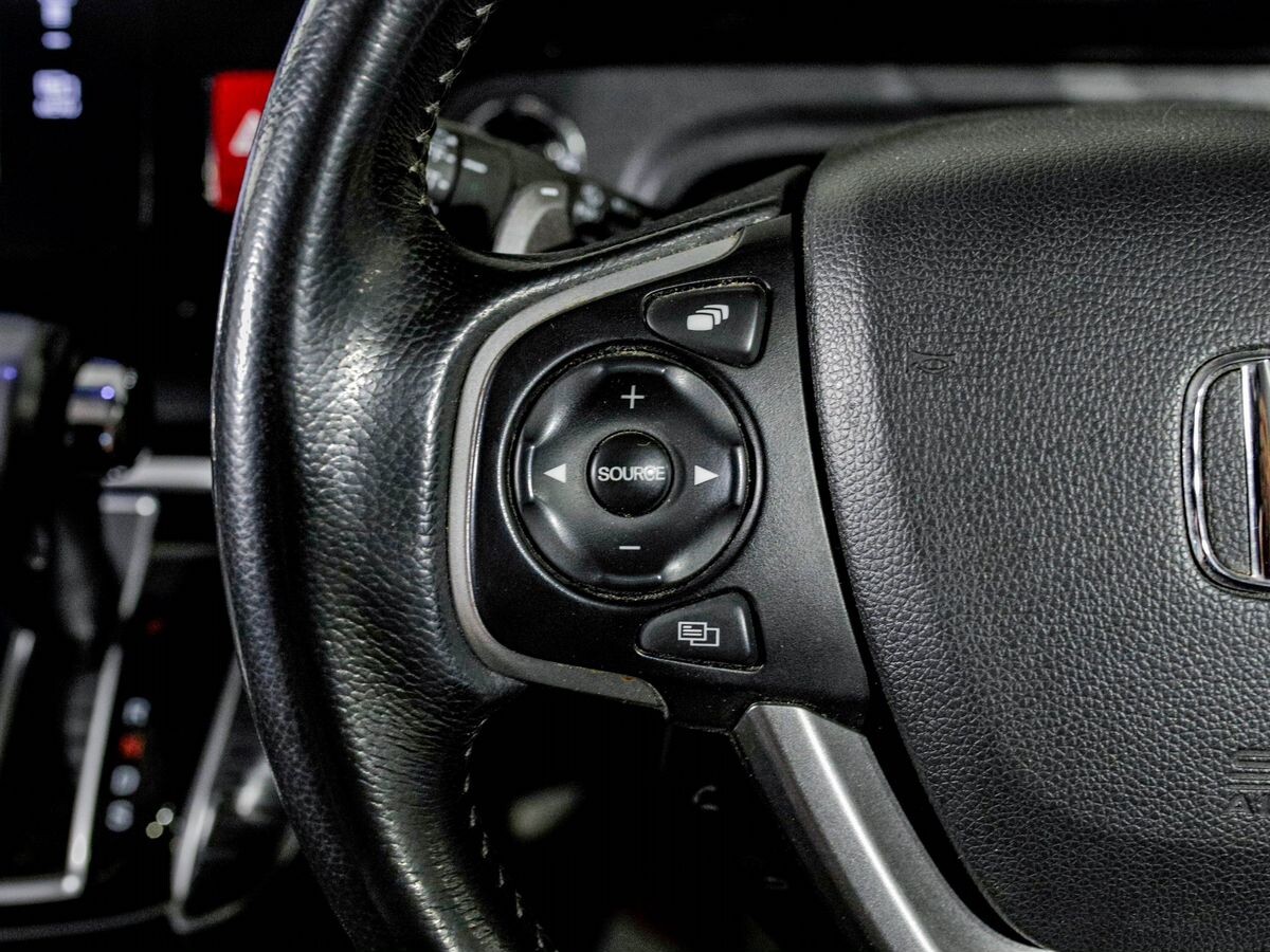Honda Stepwgn 2015 - фото автомобиля