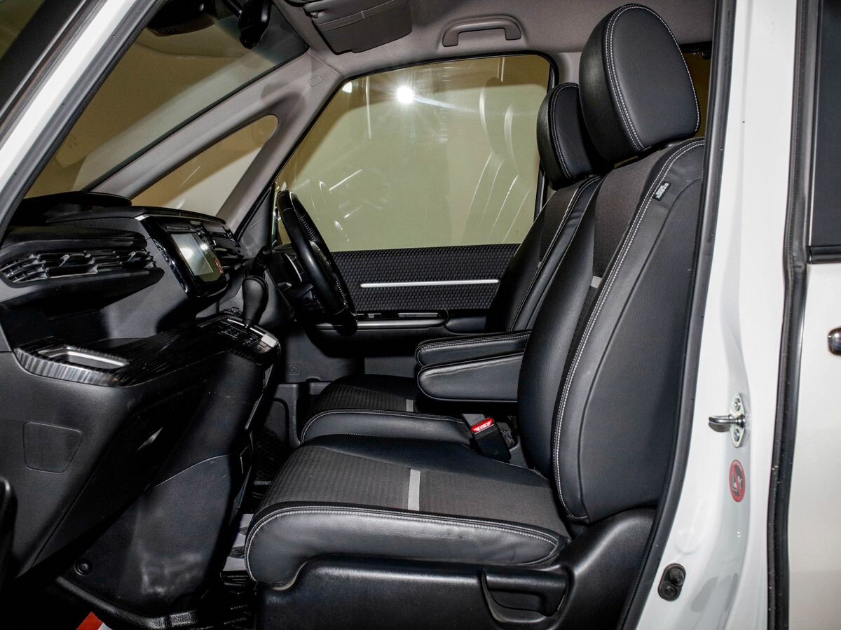 Honda Stepwgn 2015 - фото автомобиля