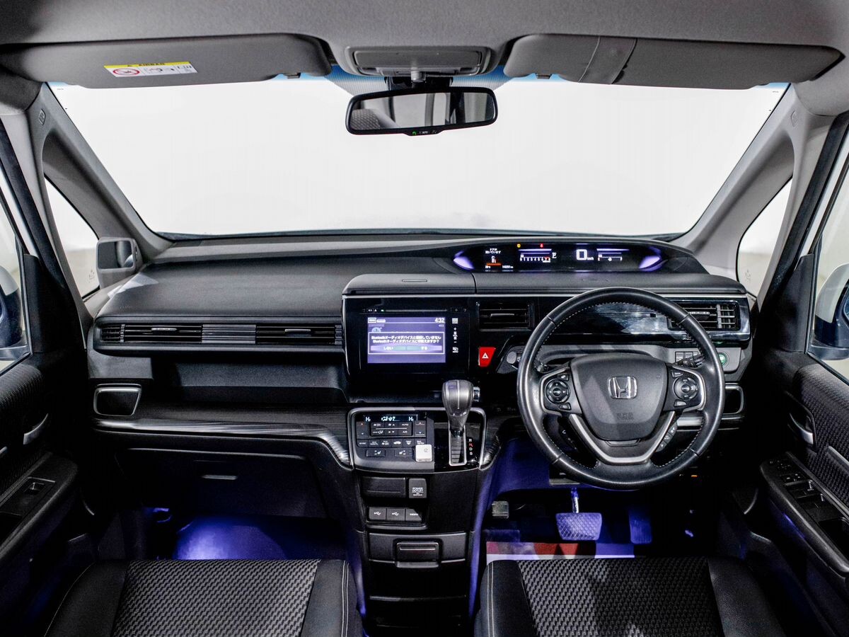 Honda Stepwgn 2015 - фото автомобиля