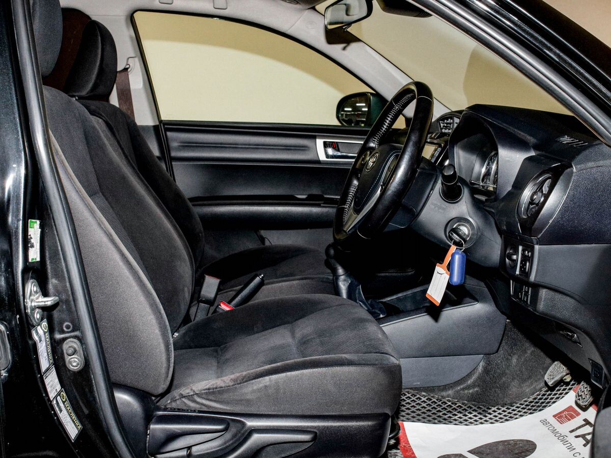 Toyota Corolla Axio 2016 - фото автомобиля