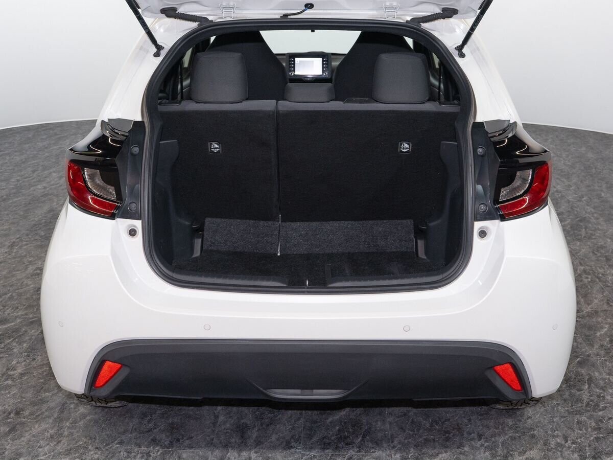 Toyota Yaris 2020 - фото автомобиля