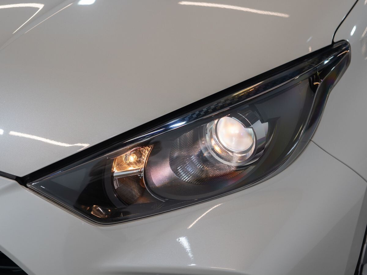 Toyota Yaris 2020 - фото автомобиля