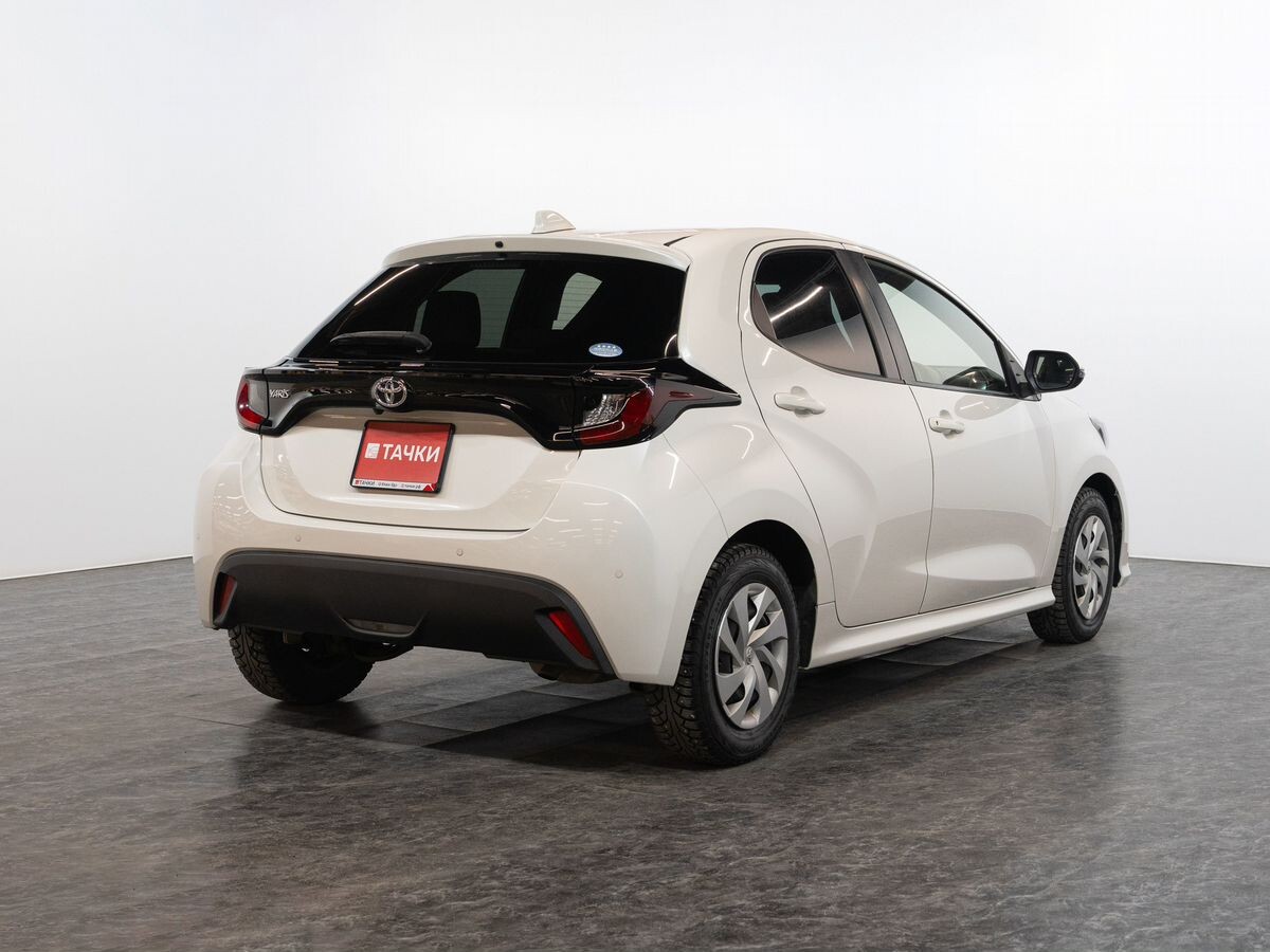 Toyota Yaris 2020 - фото автомобиля