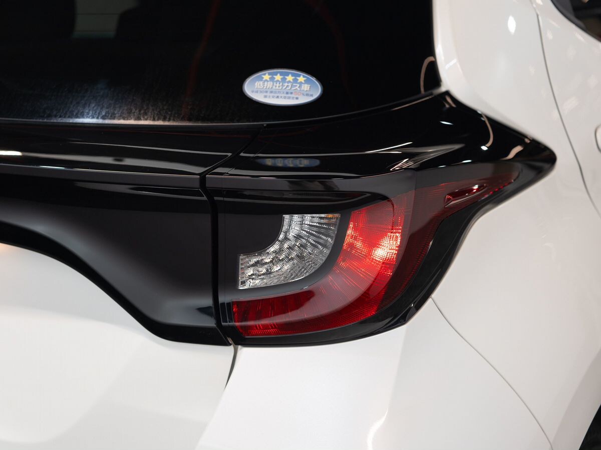 Toyota Yaris 2020 - фото автомобиля