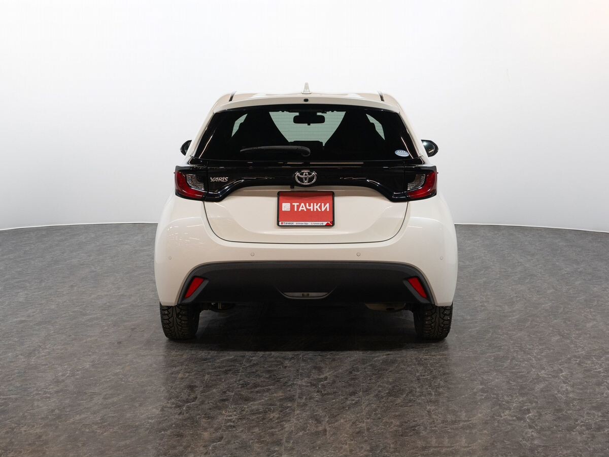 Toyota Yaris 2020 - фото автомобиля