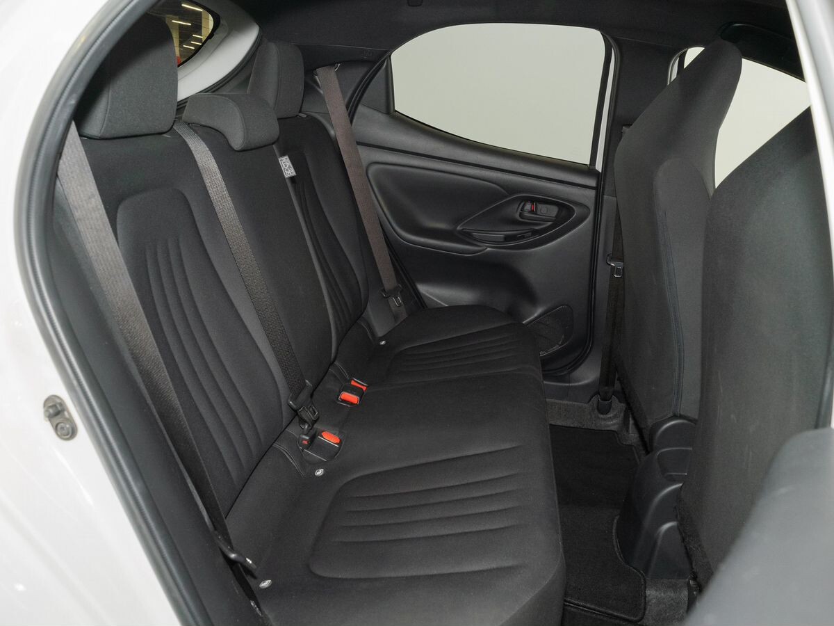 Toyota Yaris 2020 - фото автомобиля