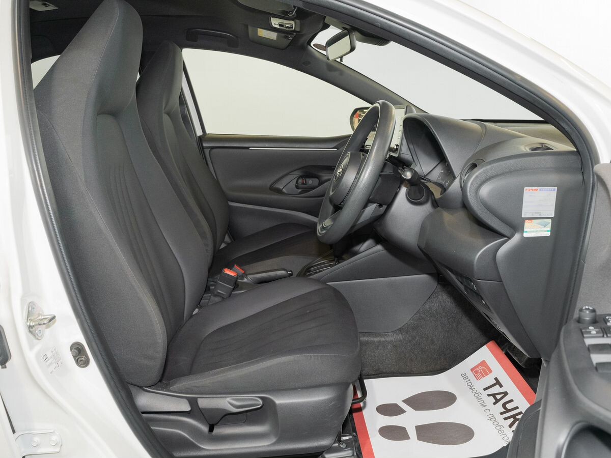 Toyota Yaris 2020 - фото автомобиля