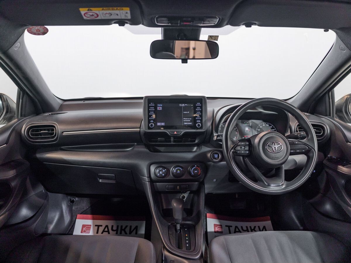 Toyota Yaris 2020 - фото автомобиля