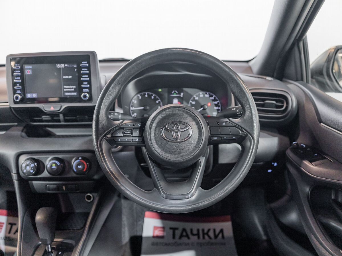 Toyota Yaris 2020 - фото автомобиля