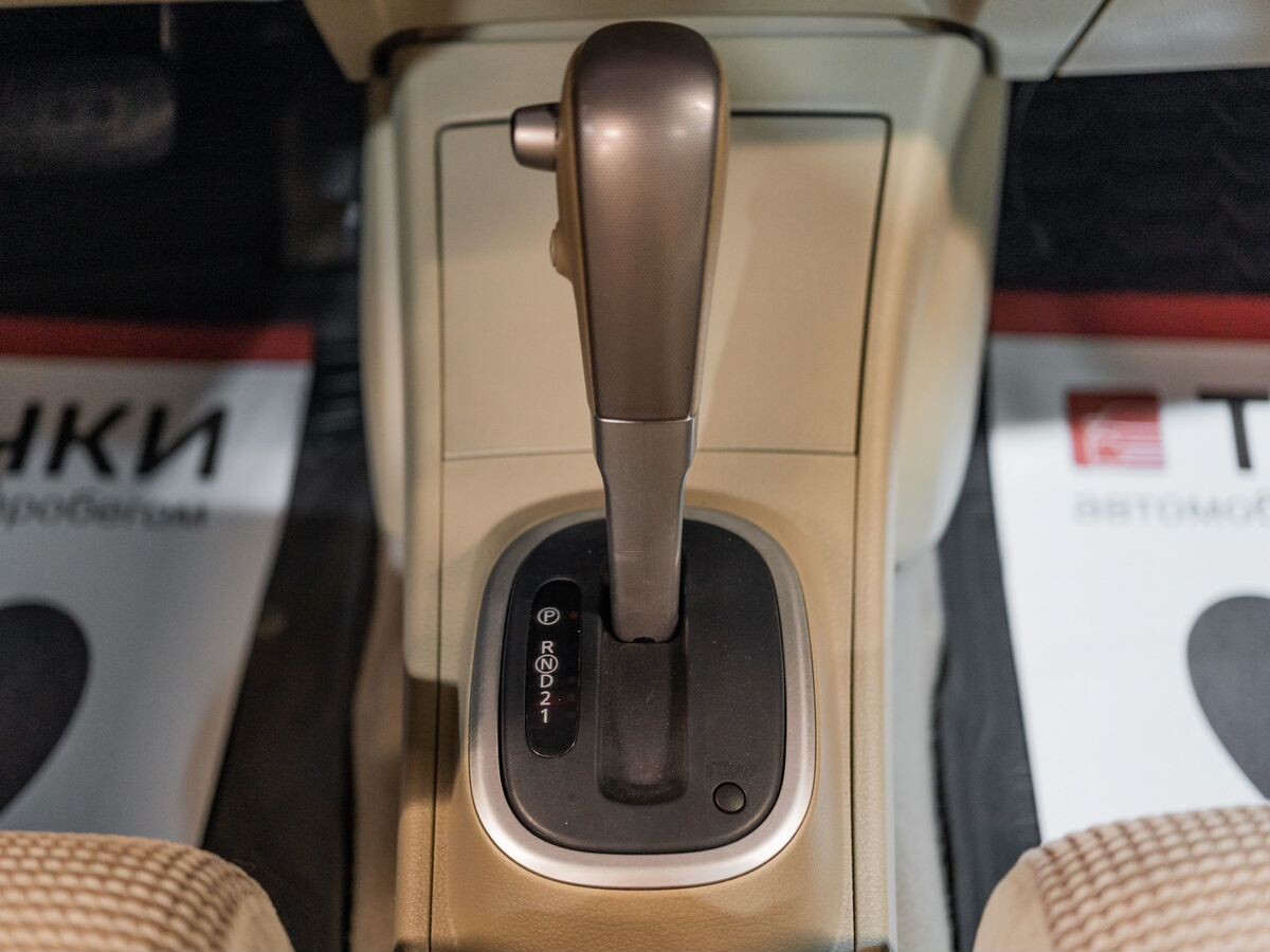 Nissan Tiida 2011 - фото автомобиля