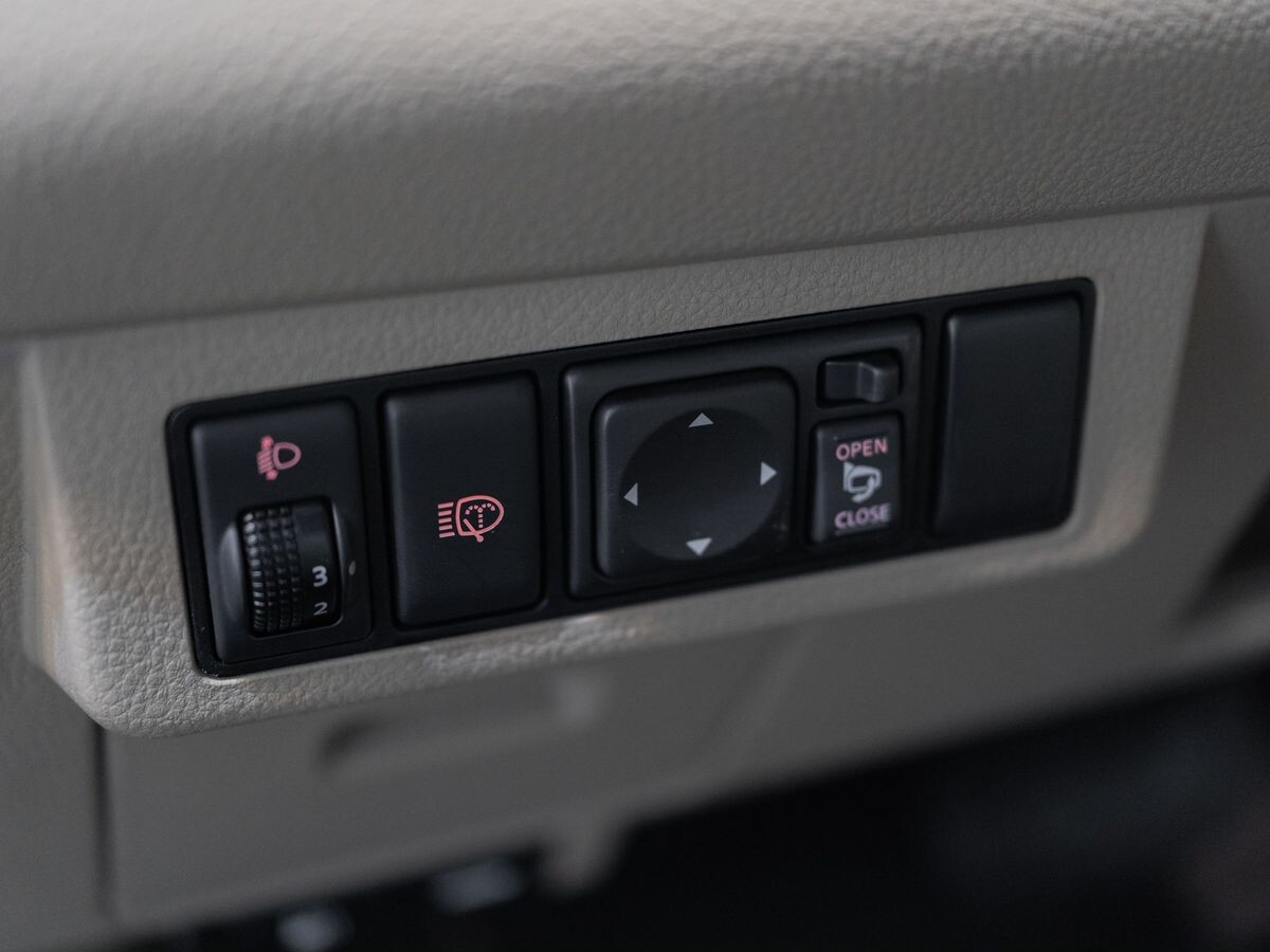 Nissan Tiida 2011 - фото автомобиля