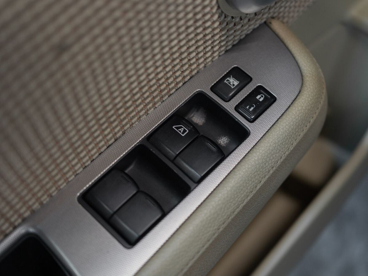 Nissan Tiida 2011 - фото автомобиля