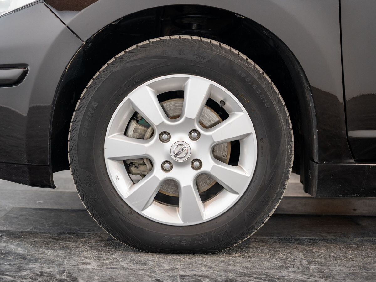 Nissan Tiida 2011 - фото автомобиля