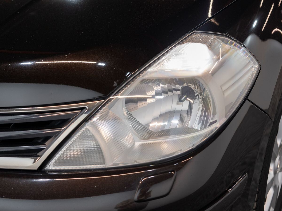 Nissan Tiida 2011 - фото автомобиля