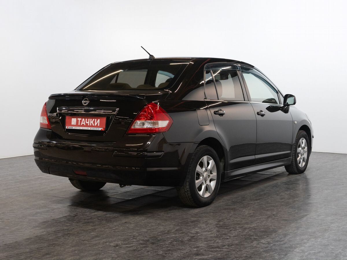 Nissan Tiida 2011 - фото автомобиля