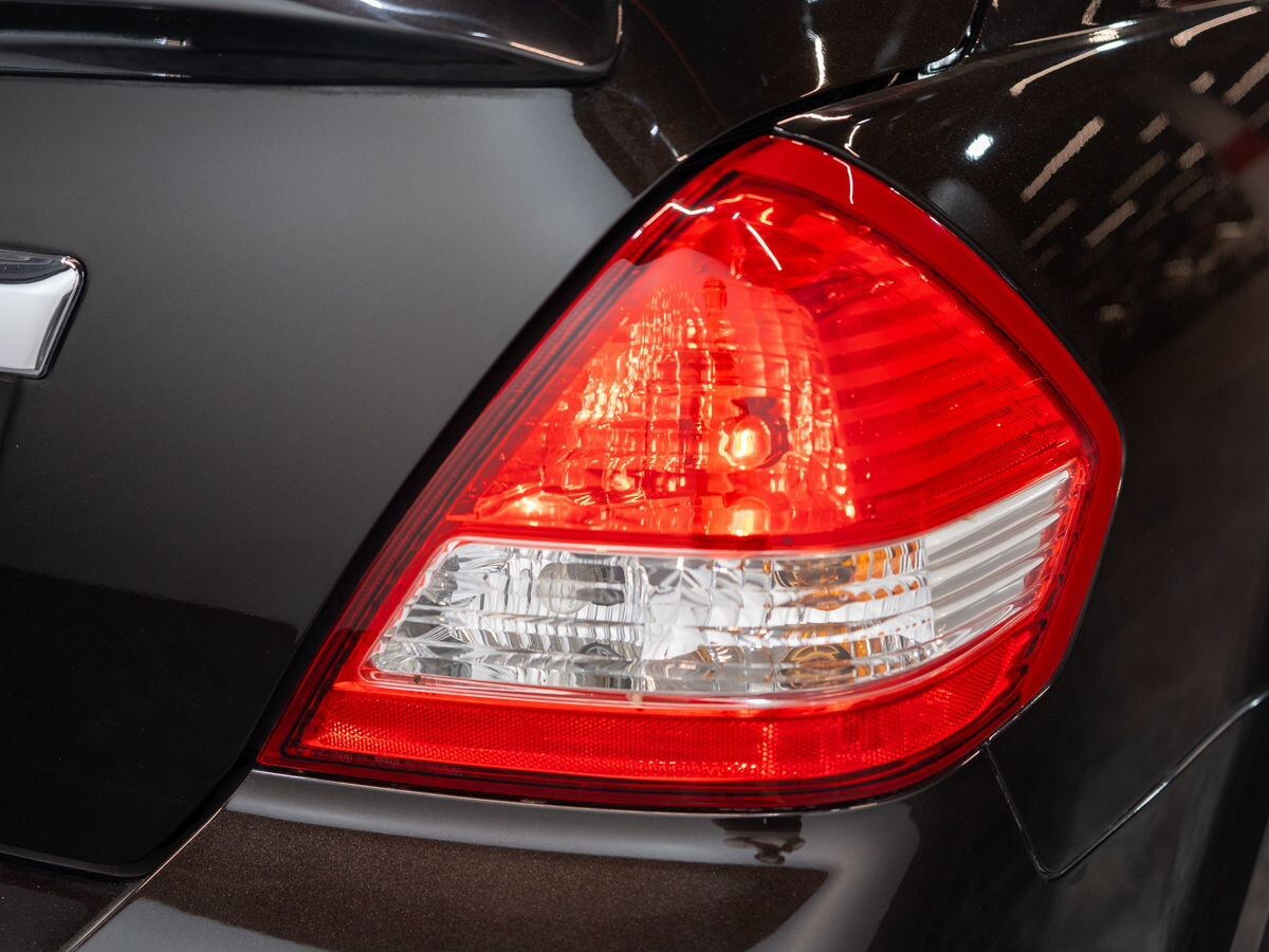 Nissan Tiida 2011 - фото автомобиля