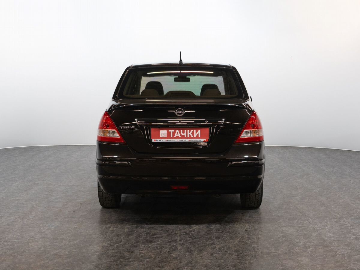 Nissan Tiida 2011 - фото автомобиля