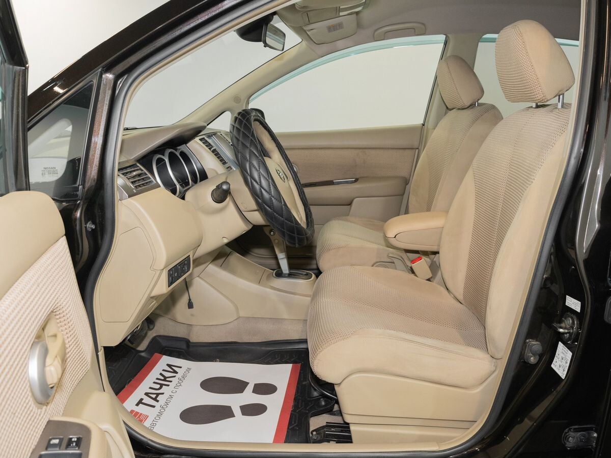 Nissan Tiida 2011 - фото автомобиля