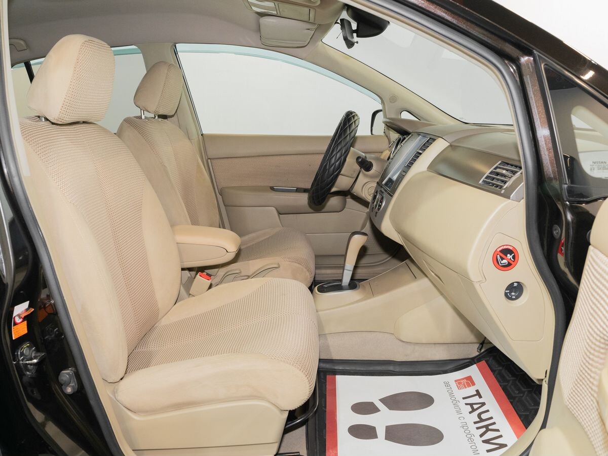 Nissan Tiida 2011 - фото автомобиля