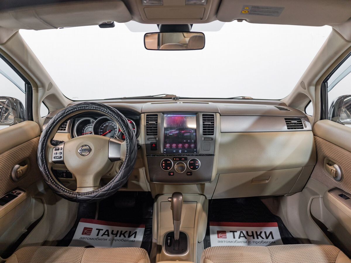 Nissan Tiida 2011 - фото автомобиля