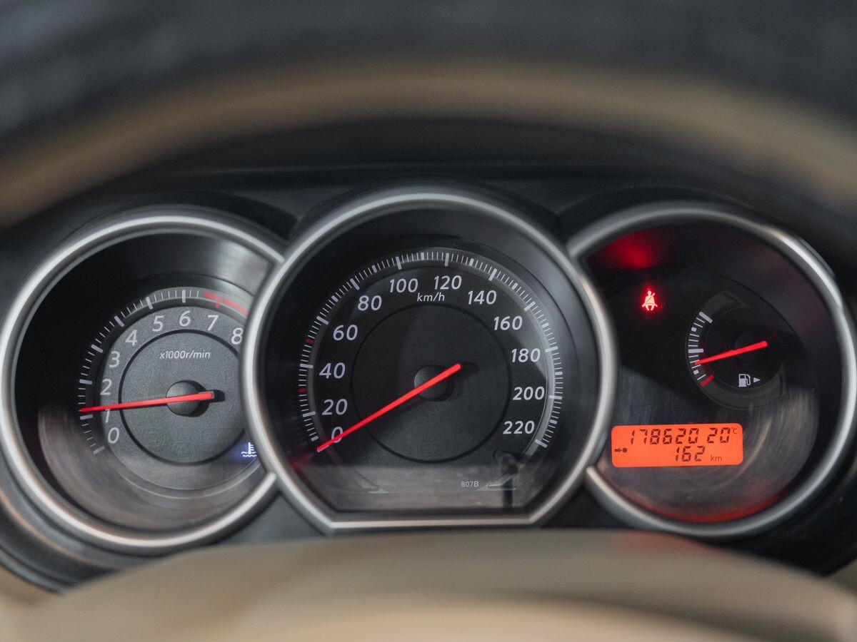 Nissan Tiida 2011 - фото автомобиля