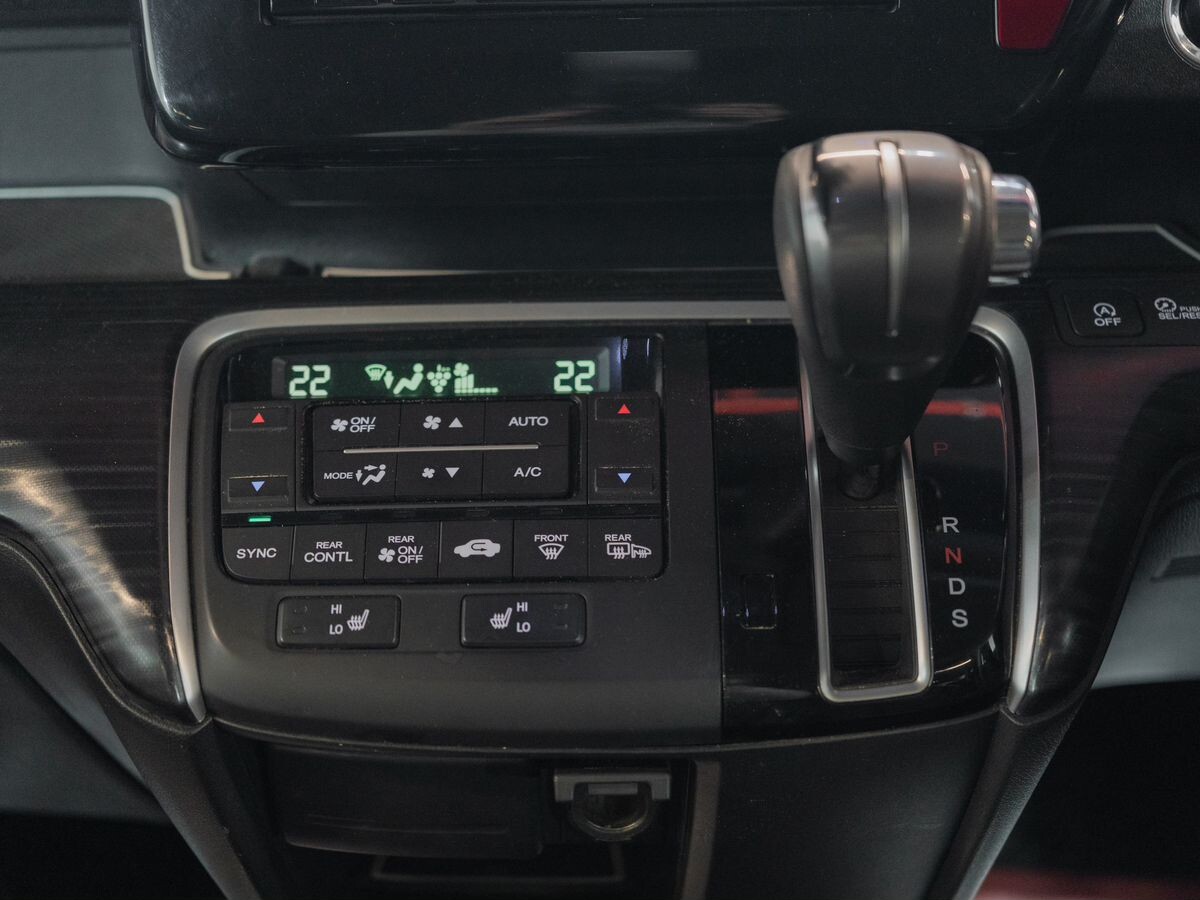Honda Stepwgn 2015 - фото автомобиля
