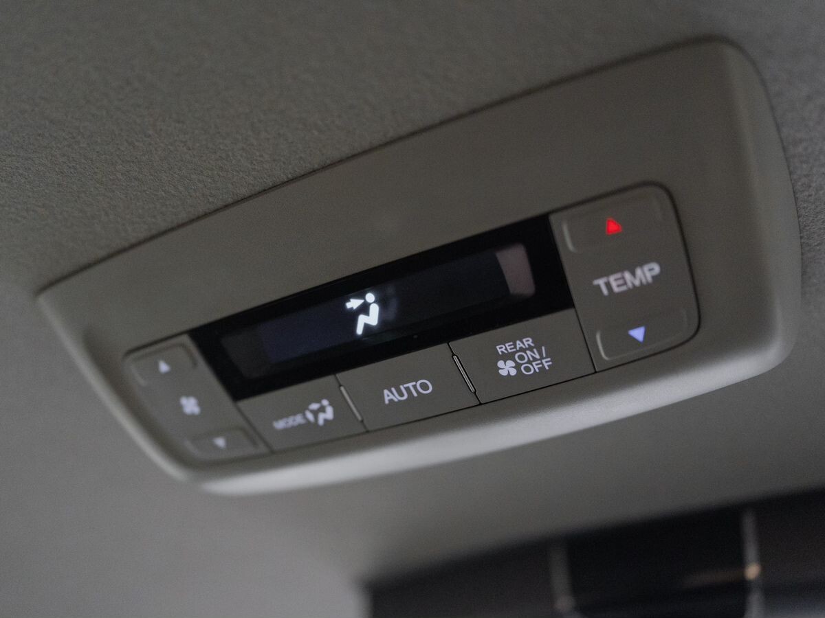 Honda Stepwgn 2015 - фото автомобиля