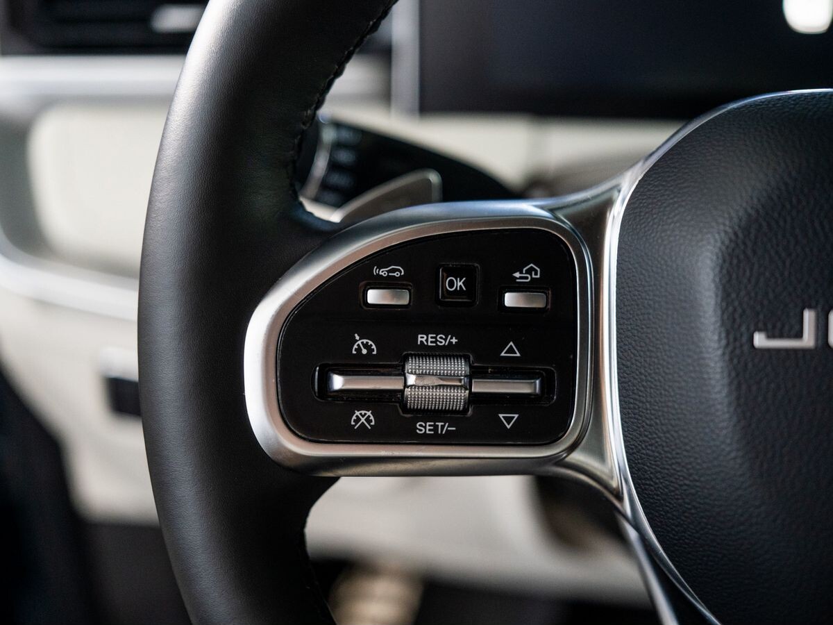 Jetour X70 Plus 2025 - фото автомобиля