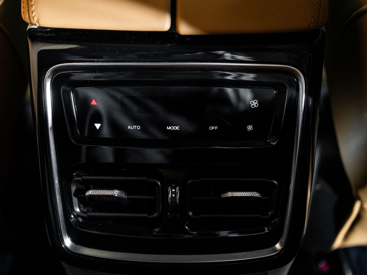 Jetour X70 Plus 2025 - фото автомобиля