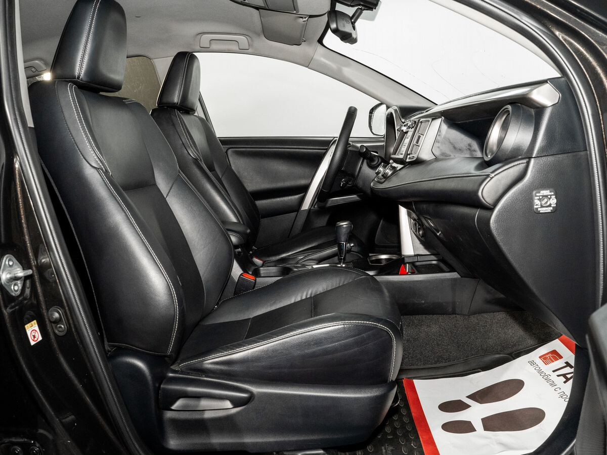 Toyota RAV4 2015 - фото автомобиля