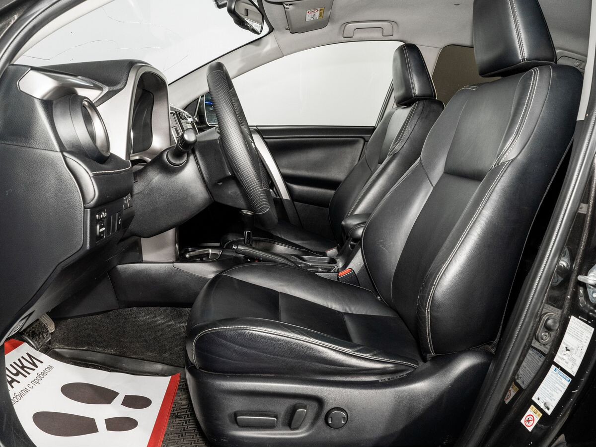 Toyota RAV4 2015 - фото автомобиля