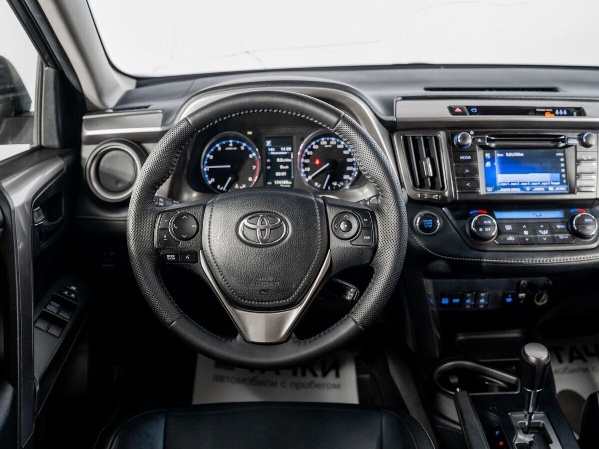 Toyota RAV4 2015 - фото автомобиля