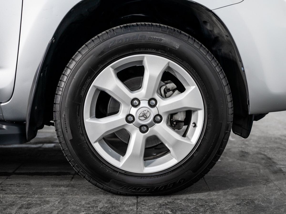 Toyota RAV4 2010 - фото автомобиля