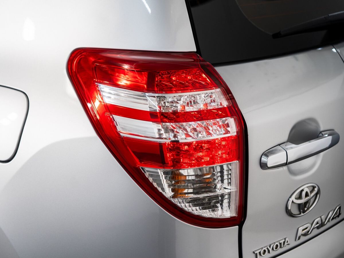 Toyota RAV4 2010 - фото автомобиля