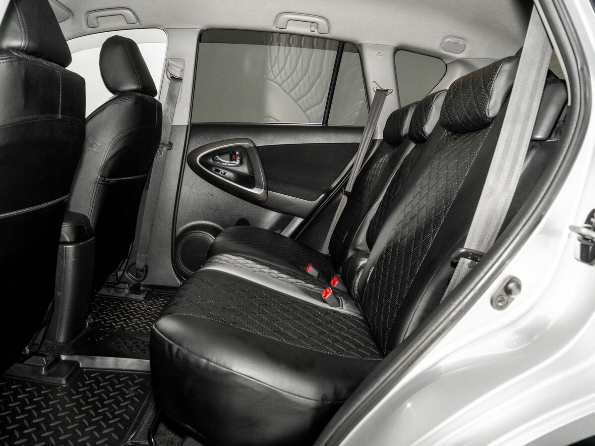 Toyota RAV4 2010 - фото автомобиля