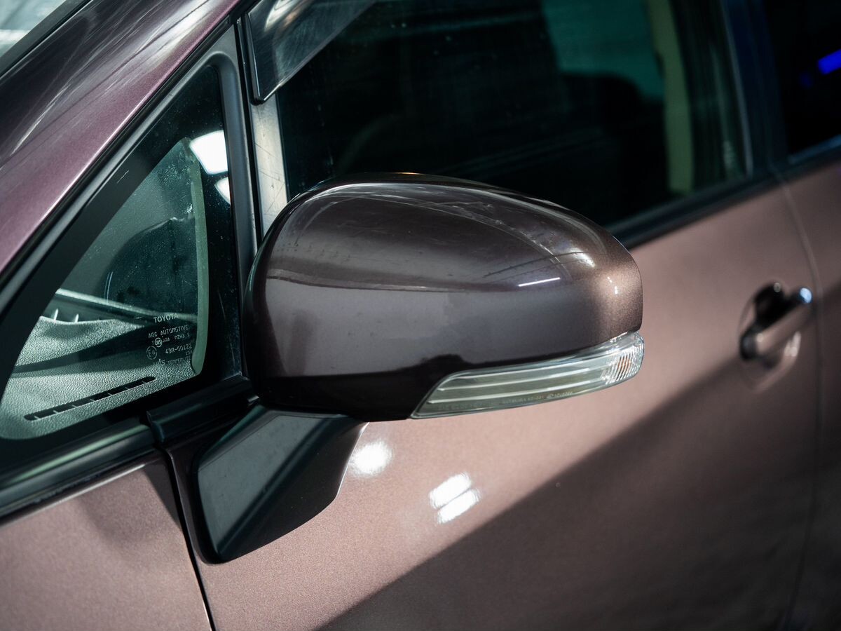 Toyota Ractis 2012 - фото автомобиля