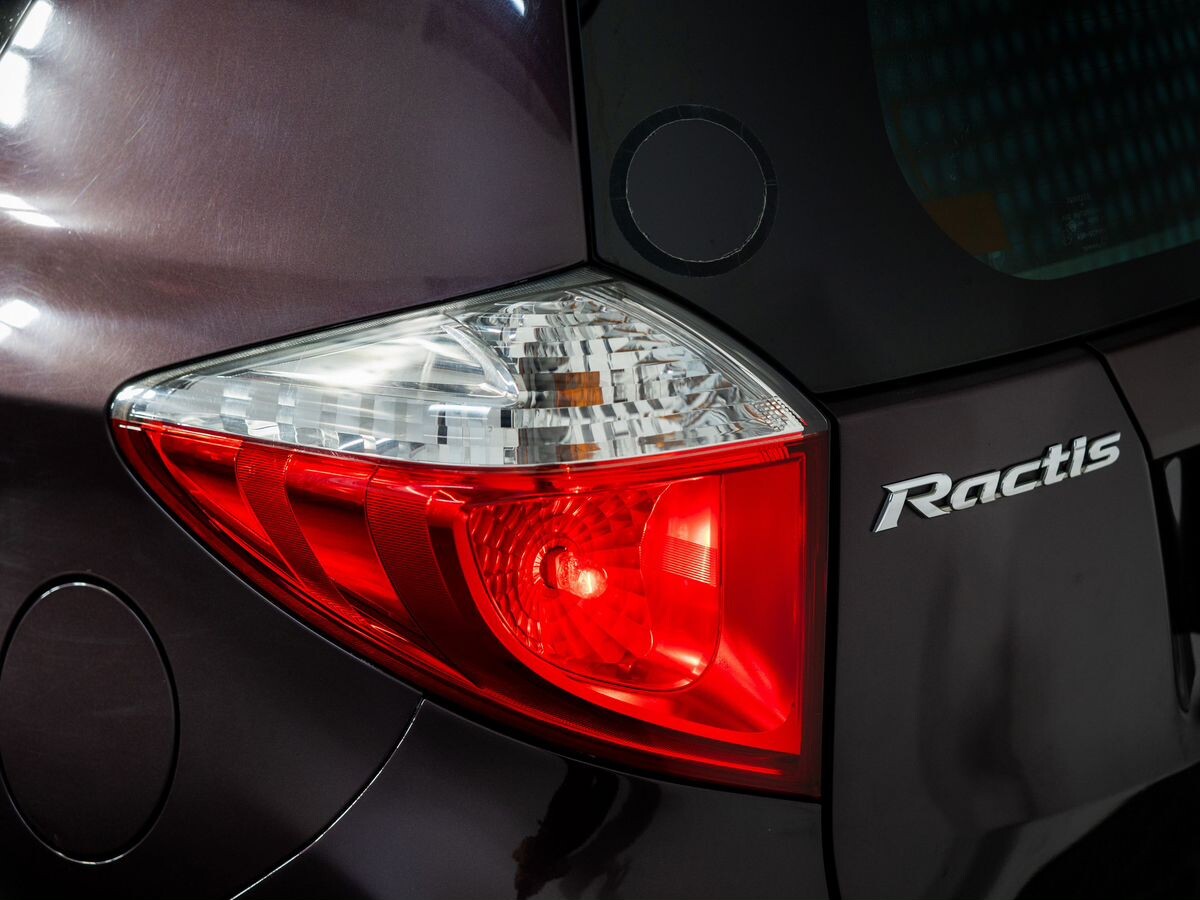Toyota Ractis 2012 - фото автомобиля