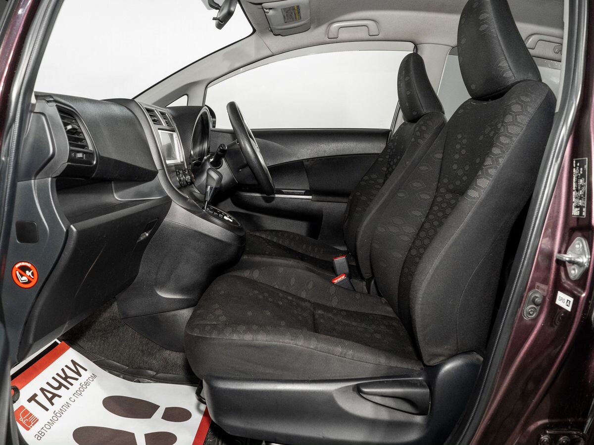 Toyota Ractis 2012 - фото автомобиля